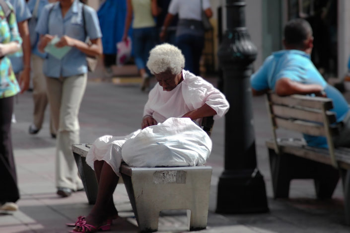 Femme agee saint domingue voyage carole doussin photographe