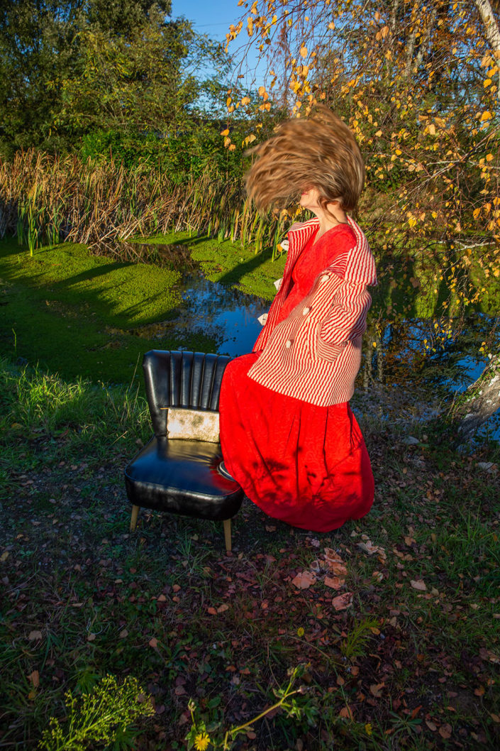 robe rouge mouvement cheveux mode carole-doussin-photographe